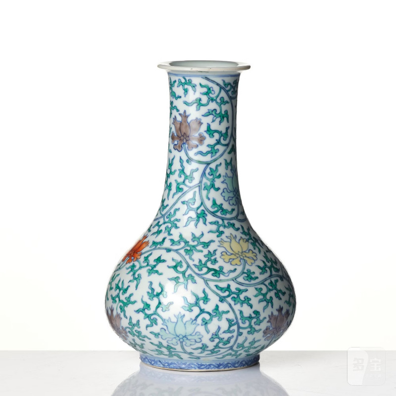 A Ming-style doucai vase, - 图2